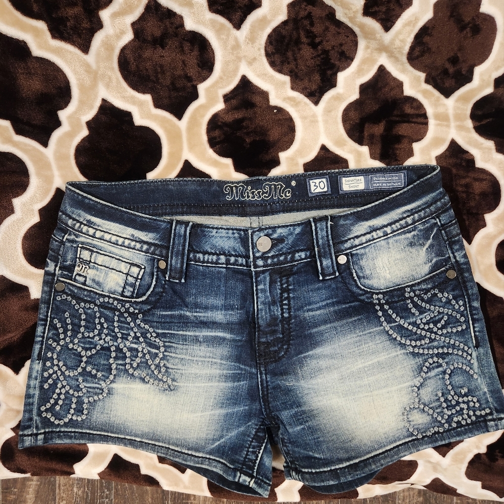 Miss Me Size 30 Signature Short